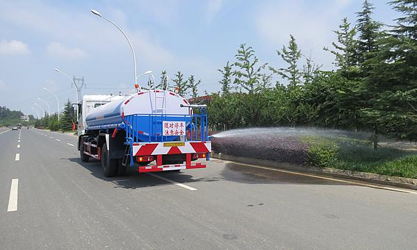 灑水車側噴效果圖