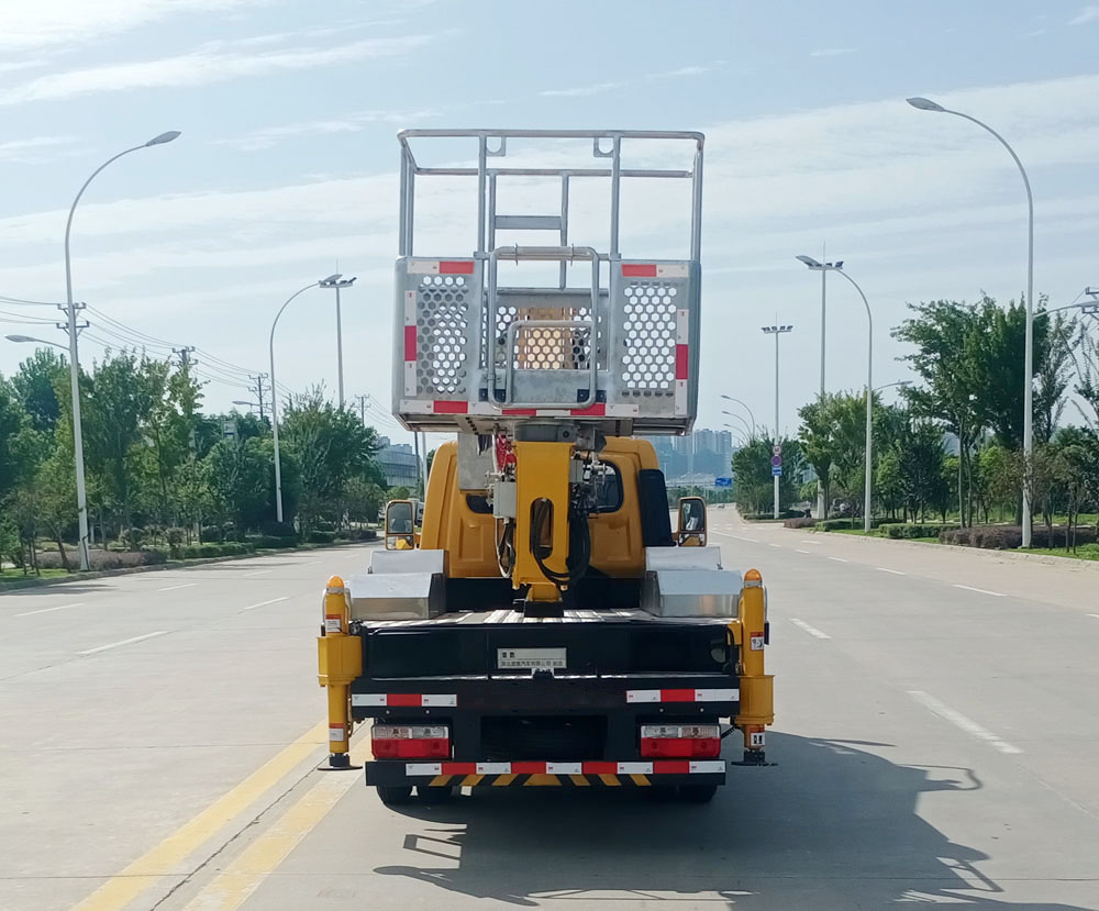 藍牌東風途逸伸縮臂高空作業(yè)車