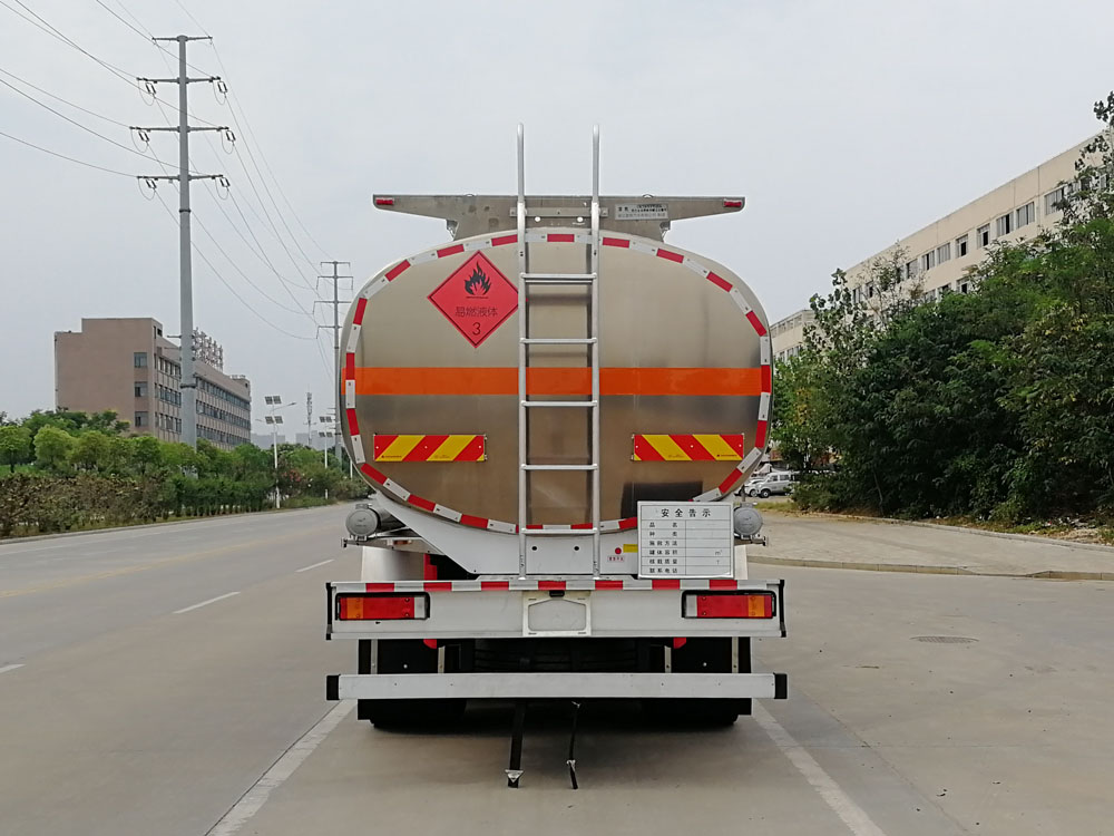 楚勝牌CSC5267GYYLEL6型鋁合金運(yùn)油車(chē)